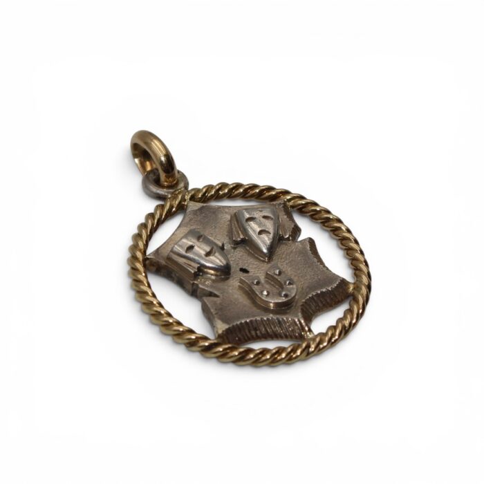 413A8459 6CAA 4663 9ED8 8AA323D4675F 1 105 C Boucheron, Pendentif Médaillon porte-bonheur