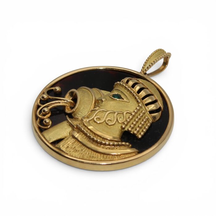 Jean & Pierre Belin, Pendentif-Médaillon