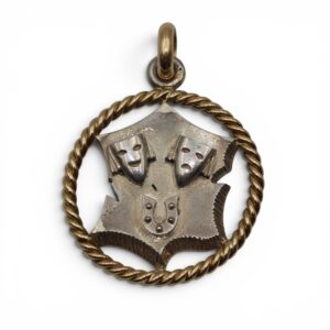 ED6E5614 6189 4439 A166 5B87AD8D8B6A 1 105 C Boucheron, Pendentif Médaillon porte-bonheur