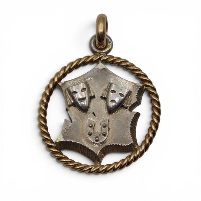 ED6E5614 6189 4439 A166 5B87AD8D8B6A 1 105 C Boucheron, Pendentif Médaillon porte-bonheur