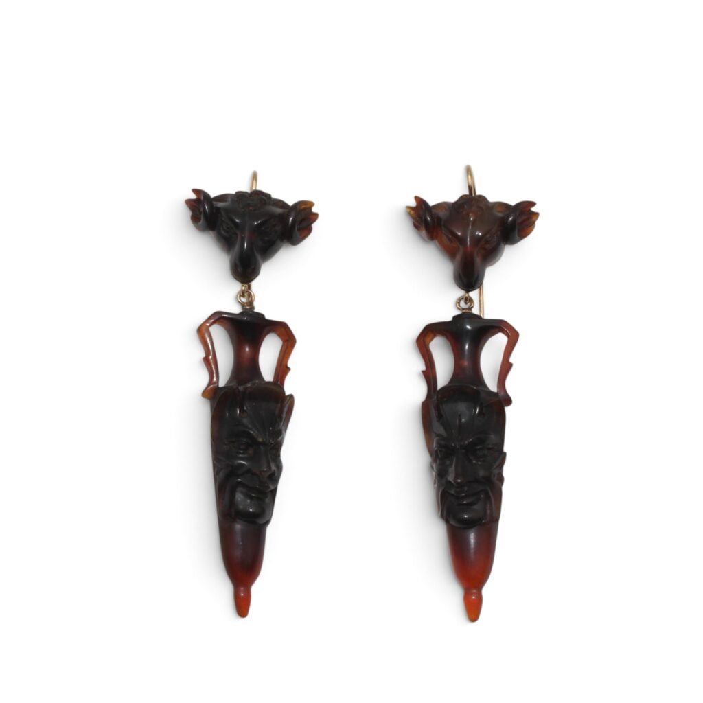 Boucles d&rsquo;oreilles amphore, 1880